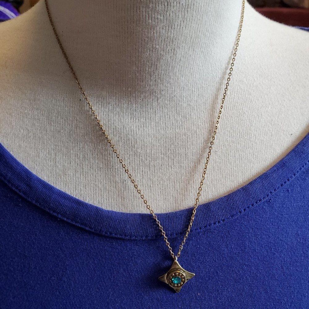 16" Gold Tone Star Green Rhinestone Necklace Style